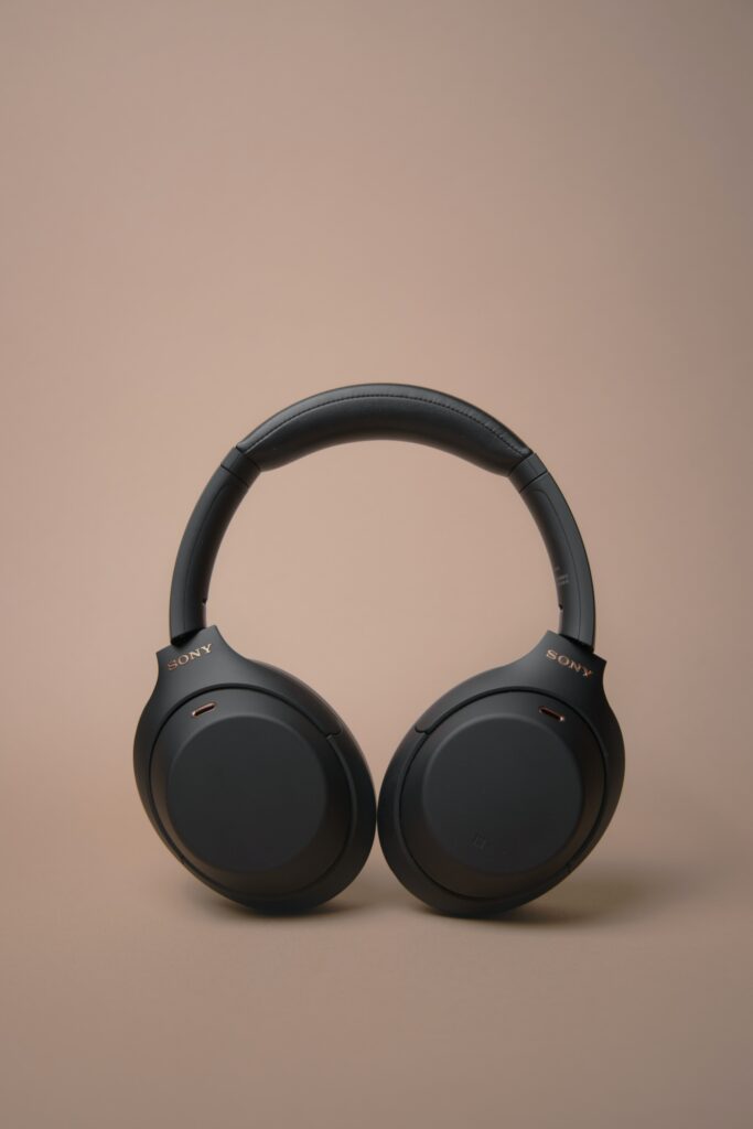 Which is better for you – over ear or on ear headphones